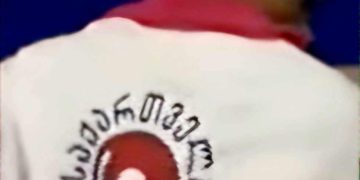 ,, იმ პატარა, მომღიმარი ცხინვალელი ბიჭის მოტრიალება და ზურგის ჩვენება იყო ჩვენი გამარჯვება, სადაც შავით თეთრზე ეწერა საქართველო…” – რას იხსენებს სანდრო ელოშვილი