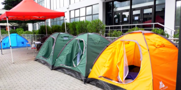 “მენეჯერები, რომლებმაც დაგვამცირეს, ისევ თანამდებობებზე არიან” – “ევოლუშენ ჯორჯიას” თანამშრომლების პროტესტი გრძელდება