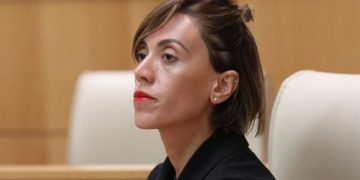 „წითლიძეს ხუთ ოთახიანი ბინა აჩუქეს ვაკეშიო“ – რას წერს ანა წითლიძე