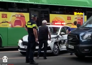 ჭავჭავაძის გამზირზე ერთმანეთს სამარშრუტო ტაქსი და საპატრულო პოლიციის მანქანა შეეჯახა