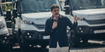 “ჯიქიას სასაფლაოზე, მიცვალებულებს აყრით სამშენებლო ნაგავს!”; “სიბინძურეა ქალაქში” – მოქალაქეები მერს