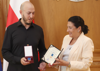 პრეზიდენტმა მტკვარში ადამიანის გადარჩენისთვის მალხაზ პარკაძე დააჯილდოვა