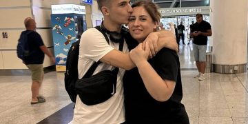 “კომენტარებში გვიწერენ, უჭირდათ და ამერიკაში როგორ გაგზავნა შვილიო… თავდაცვის სამინისტრო გვაფინანსებს” – ანწუხელიძის მეუღლე შვილის აშშ-ში სწავლაზე
