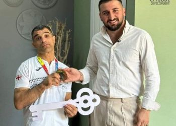 ვახტანგ ახობაძეს ბინა აჩუქეს