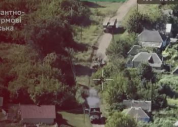 “რუსებმა ჩამოკიდეს თეთრი დროშა და ჩაგვბარდნენ” – უკრაინა კურსკში ოპერაციის პირველი საათების ვიდეოკადრებს ავრცელებს