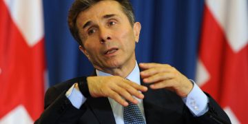 ივანიშვილს რუსული ქონებიდან შემოსავლები სანქცირებულ ბანკებში ერიცხება – OCCRP