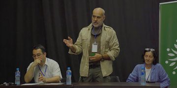 “მუდმივად ისმის კითხვა – „ესენი არ მოგვწონს, მაგრამ ვინ?!“ – ვინ და, – ჩვენ!” – ახალი პოლიტიკური პარტია