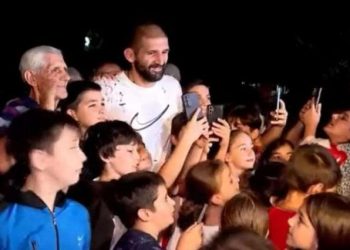 გენო პეტრიაშვილს მშობლიურ გორში საზეიმო დახვედრა მოუწყვეს