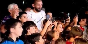 გენო პეტრიაშვილს მშობლიურ გორში საზეიმო დახვედრა მოუწყვეს