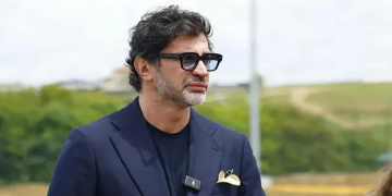 “ამოწყვეტილი მენახოს პუტინი და მისი მიმდევრები, იქაც და აქაც”; “ვინ შეიწირა ეგ ხალხი? ჩიტმა? “; “მაგ ომის დროს მთავარსარდლის გვერდით იდექით” – ხალხი მერს