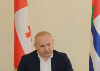 გზა და წყლის მილი მხოლოდ საკრებულოს თავმჯდომარის სახლამდე – რა მოხდა ხელვაჩაურში