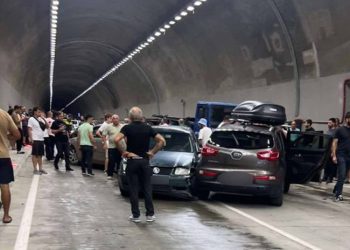 ავარია რიკოთის გვირაბში, დამტვრეულია 5 ავტომობილი – თბილისის მიმართულებაზე მოძრაობა პარალიზებულია