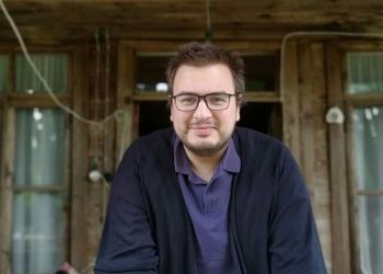 “იმ ქოლგასაც თავში მრეკავდნენ, იქნებ გაცოფებული მოზვერების დასაშოშმინებელი ელექტროხელკეტიც ჰქონდათ…” – ლევან ლორთქიფანიძე