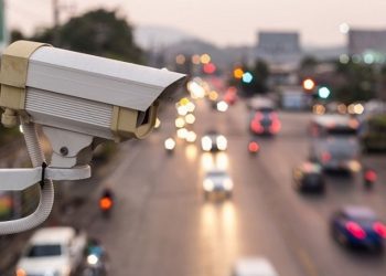 მნიშვნელოვანი ინფორმაცია მძღოლებისთვის! – „შუქნიშნებთან დამონტაჟდება კამერები, რომლებიც მანქანების გამონაბოლქვს გააკონტროლებს და ჯარიმებს გამოწერს“