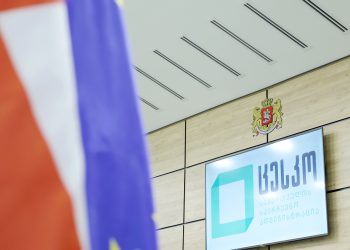 საოლქო საარჩევნო კომისიების დაკომპლექტების საკითხი კიდევ ერთხელ გახდა უსაფუძვლო ბრალდებების და საარჩევნო ადმინისტრაციის დისკრედიტაციის საფუძველი