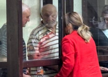 “აბუჩად ამგდები ქირქილით გამომიყვანა წყობიდან” – ქარელში მომხდარ მკვლელობაში ბრალდებულ ძმებს 2-თვიანი პატიმრობა შეეფარდათ