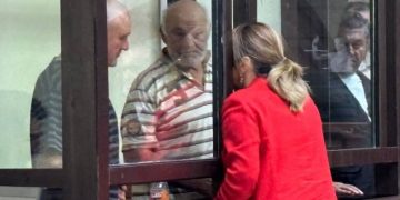 “აბუჩად ამგდები ქირქილით გამომიყვანა წყობიდან” – ქარელში მომხდარ მკვლელობაში ბრალდებულ ძმებს 2-თვიანი პატიმრობა შეეფარდათ