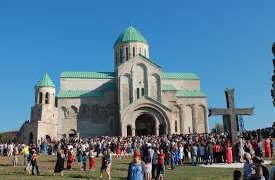 ბაგრატის ტაძრის ეზოში სასულიერო პირებს შორის ფიზიკური დაპირისპირება იყო – ზნეობრივი კომისია მომხდარს სწავლობს