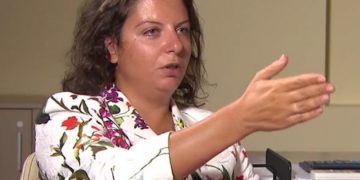 საქართველო თითქოს მრავალწლიანი ლოთობიდან გამოვიდა – სიმონიანს ივანიშვილის გამოსვლა მოეწონა