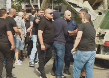 “სახლს გაუჩნდა ბზარები, ეზო ჩაინგრა, ვითხოვთ გამაგრებას”- ყაზბეგის ქუჩის მცხოვრებლები მშენებლობას აპროტესტებენ