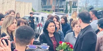 კესარია აბრამიძის პანაშვიდზე სალომე ზურაბიშვილი მივიდა