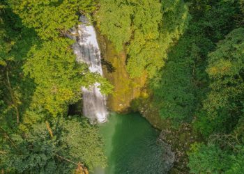 პოლონელი ტურისტი ჩანჩქერში გადავარდა – ტრაგედია ინწრას ხეობაში