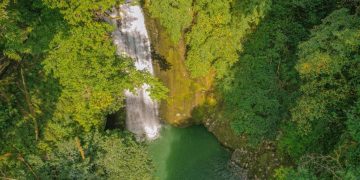 პოლონელი ტურისტი ჩანჩქერში გადავარდა – ტრაგედია ინწრას ხეობაში