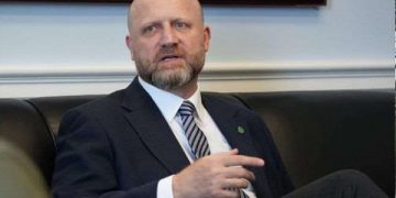 ჩვეულებრივი ვაჭრობა მიდის, საპატრიარქო „ქართულ ოცნებას“ ალბათ ეტყვის, არ გაგაკრიტიკებთ, სამაგიეროდ, მოგვეცით 20 ჰექტარი მიწა იქ და 15 ჰექტარი იქ… – ზურაბ ჯაფარიძე