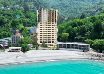 კვარიათის სანაპიროზე, სადაც მაქსიმუმ 30-მეტრიანი შენობის აშენება იყო დასაშვები, 70 მეტრის სიმაღლის სასტუმროს მშენებლობა იგეგმება