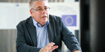 “ჩვენ არ ვუკეტავთ კარს, ისინი გვიხურავენ კარს” – ევროპარლამენტარი საქართველოს მთავრობაზე