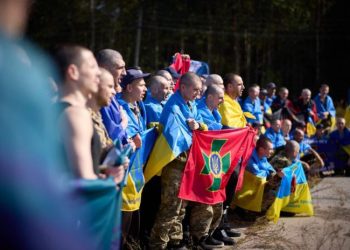 უკრაინამ სამშობლოში 103 სამხედრო ტყვე დააბრუნა