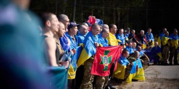 უკრაინამ სამშობლოში 103 სამხედრო ტყვე დააბრუნა