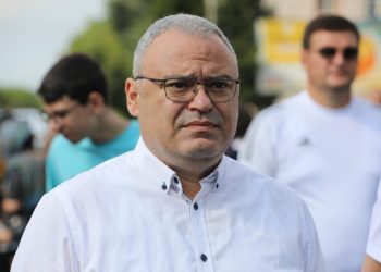 ანა წითლიძის დავალებით ენმ-ის აქტივისტები „ქართული ოცნების“ პლაკატებს აზიანებენ – მამუკა წოწერია