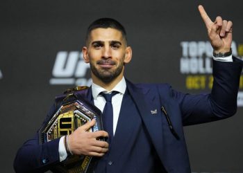 ილია თოფურიამ მაქს ჰოლოუეი დაამარცხა და UFC-ის ჩემპიონის ქამარი შეინარჩუნა