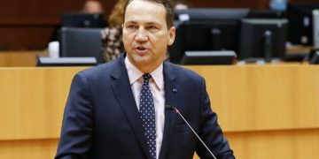 პოლონეთის საგარეო საქმეთა მინისტრი: ახლა ევროპა ქართველი ხალხის გვერდით უნდა დადგეს