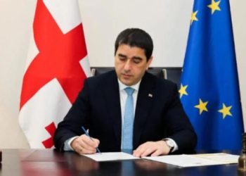 შალვა პაპუაშვილმა ლგბტ პროპაგანდის საწინააღმდეგო კანონს ხელი მოაწერა