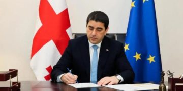 შალვა პაპუაშვილმა ლგბტ პროპაგანდის საწინააღმდეგო კანონს ხელი მოაწერა