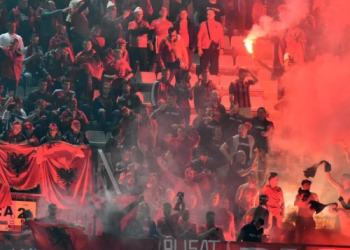UEFA-მ ალბანეთის ნაკრები  დააჯარიმა – “ჰიმნის დროს სტვენა, კიბეების ბლოკირება, საგნების სროლა”