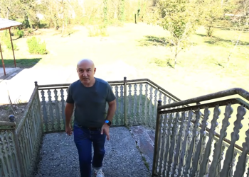 “ოქროს ვეძებდით და კიბე საკუთარი ხელით დავშალეთ” – რას ჰყვება ილია ინჯია საგვარეულო სახლზე