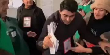 „ქართული ოცნებიდან“ საკრებულოს წევრი, რომელმაც მარნეულში, 69-ე საარჩევნო უბანზე ბიულეტენები საარჩევნო ყუთში ჩაყარა, დაკავებულია