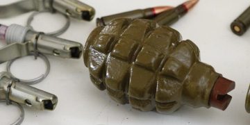 მარნეულში ბიზნესმენის სახლს ჯერ ცეცხლსასროლი იარაღით ესროლეს, შემდეგ კი ხელყუმბარა შეაგდეს