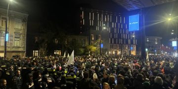 “დავბანაკდებით ისევ აქ” – ოპოზიცია თსუ-სთან დაბრუნდა