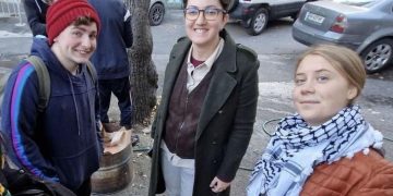 გრეტა ტუნბერგი რუსთაველზე, აქციაზეა