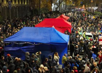 აქციის მონაწილეებმა, რუსთაველის გამზირზე, კარვები გაშალეს