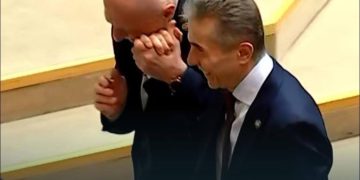 მგონი ყველანი ვხვდებით დღეს ლადო კახაძემ სარკეში რომელი პროფილით ჩაიხედა, ხო? – დათო გორგილაძე