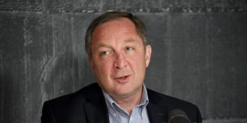 ,, არც ვანო/მიშას სადღეგრძელო შემისვამს სკამზე ამხედრებულს, მაგრამ შეგარგოთ ეგ ნეხვი, პირადულში რასაც თქაფავთ!” – ბუკა პეტრიაშვილი