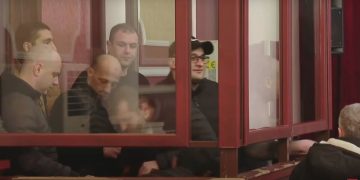 ჟურნალისტებისა და ოპერატორების, მათ შორის, ლექსო ლაშქარავას მიმართ განხორციელებულ ფიზიკურ ძალადობაში მსჯავრდებულმა დავით კუტალაძემ და თორნიკე დავლაშერიძემ საპატიმრო ვადაზე ადრე დატოვა