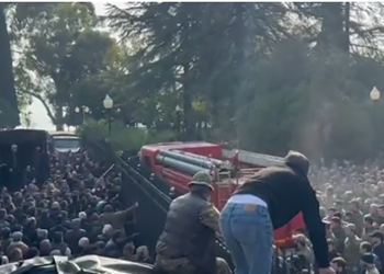 “გადადგეს ბჟანია” – ე.წ. პარლამენტიდან ე.წ. მინისტრები გაიქცნენ