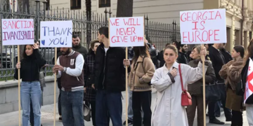 პრეზიდენტის ადმინისტრაციასთან აქცია მიმდინარეობს