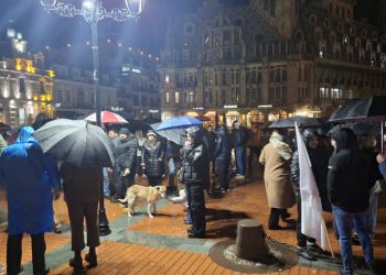 პროტესტი ბათუმში – მიუხედავად უამინდობისა, მოქალაქეები ქუჩაში გამოდიან